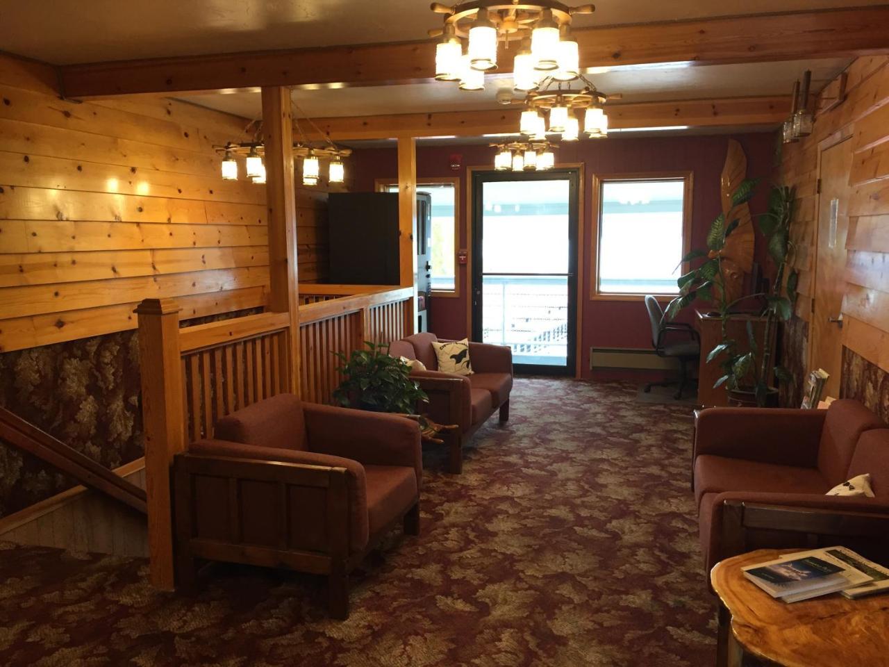 Captain'S Choice Motel Haines Exterior photo